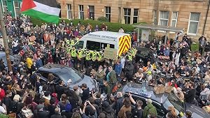 Everybody to Kenmure Street
